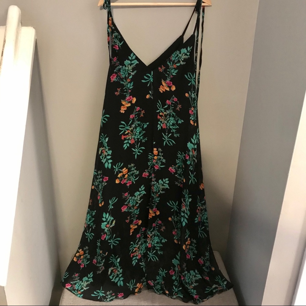 EVA MENDES - Maxi Floral Dress